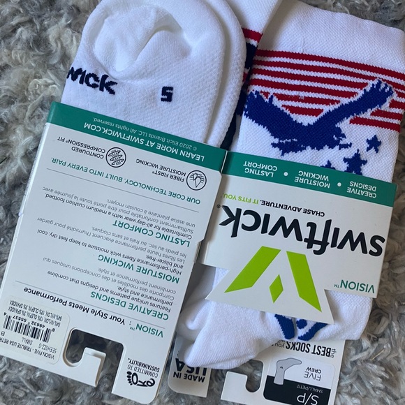 Swiftwick Size Small NEW Socks 2 Pairs USA Style Crew Socks - Picture 5 of 5